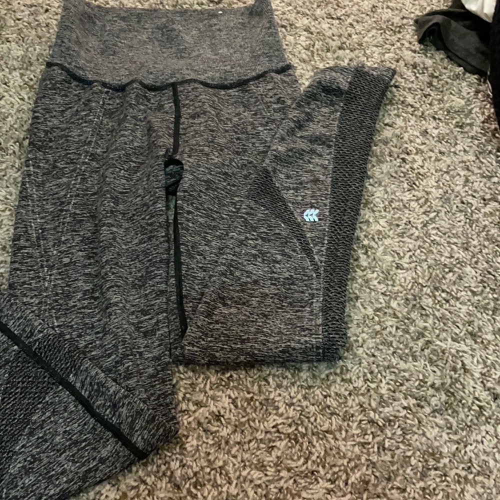Size medium, speckled gray and black leggings with vented details
